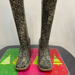 Stylish Snake Print Women's Boots